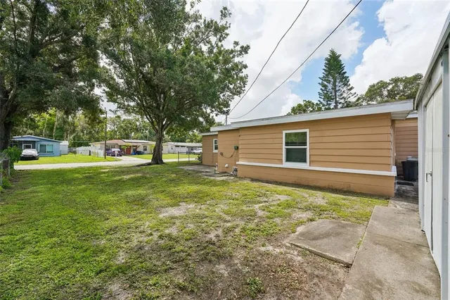 a view of a house with a yard