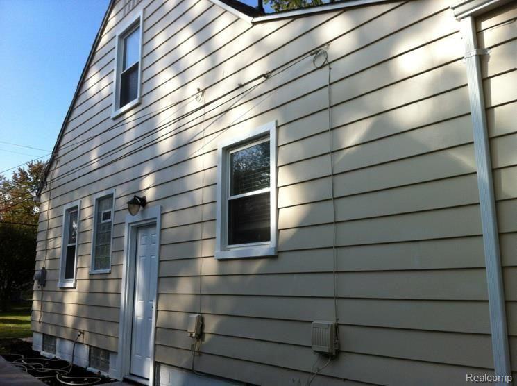 528 Roth Boulevard Clawson, MI 48017 - Photo 3 of 29 47174_10151231183010777_502314171_n.jpg