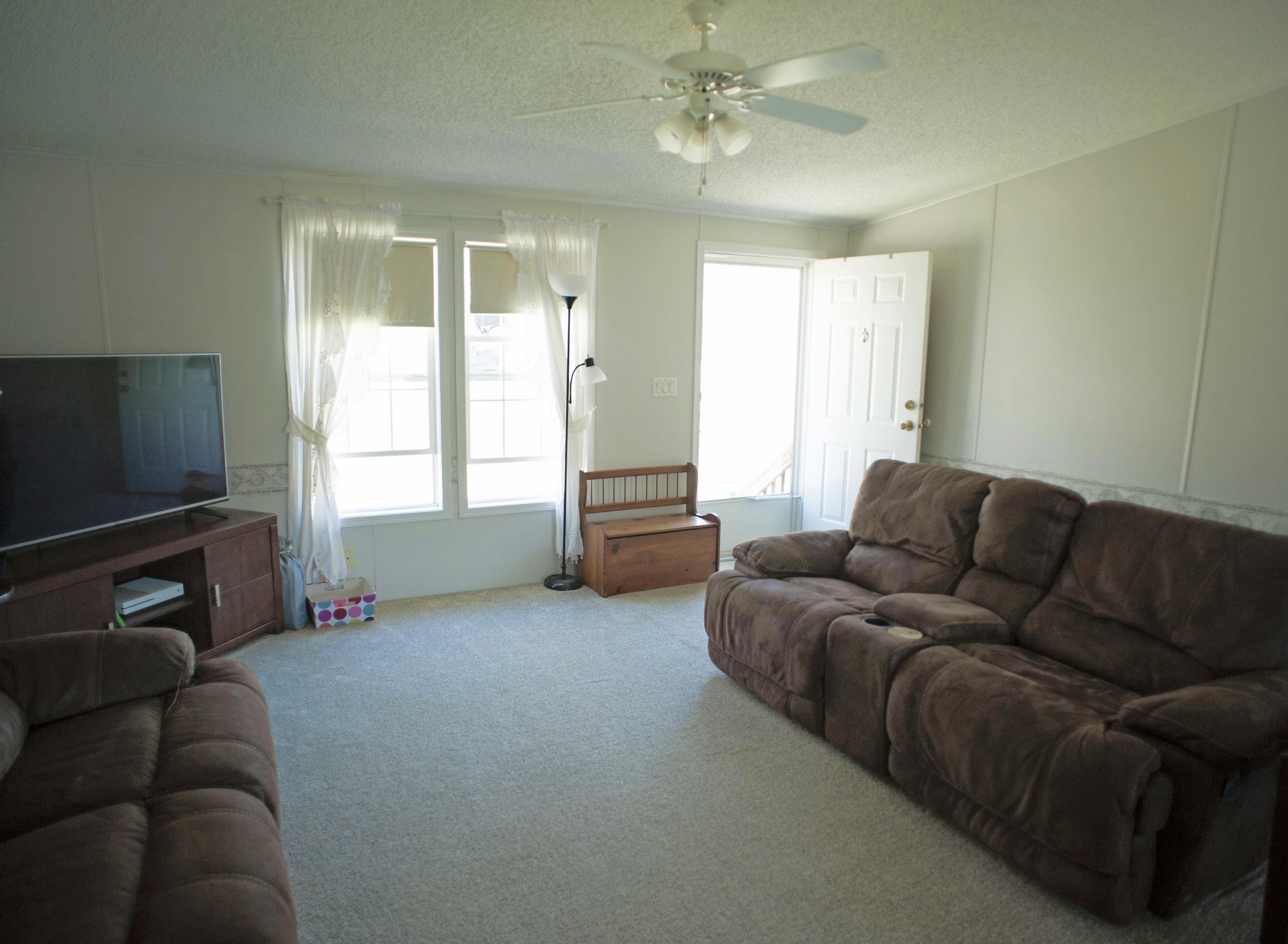 241 Cheyenne Road Robbins, NC 27325 - Photo 4 of 30 Living Room