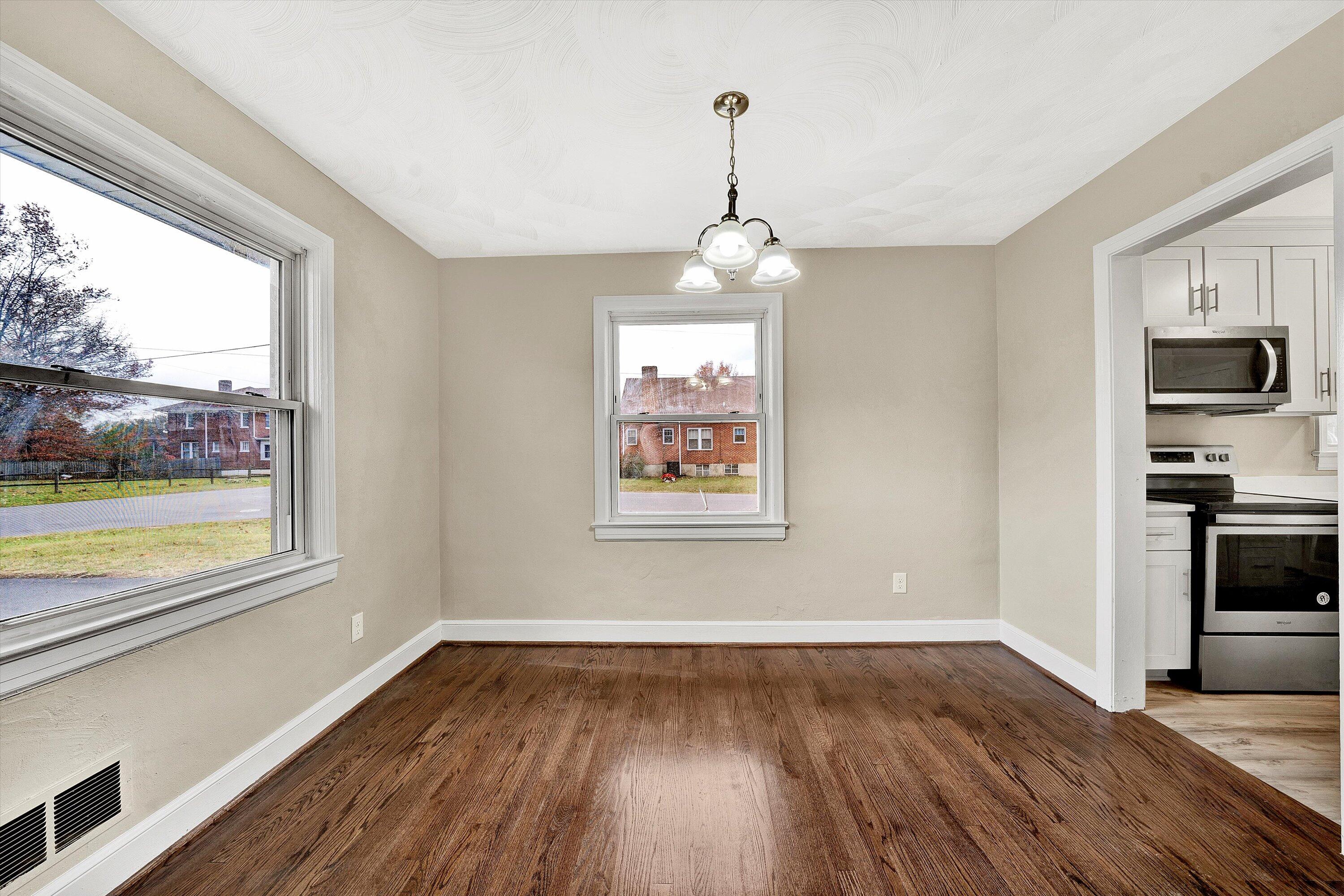 402 Fugate Road Northeast Roanoke, VA 24012 - Photo 8 of 28 08-DSC00148
