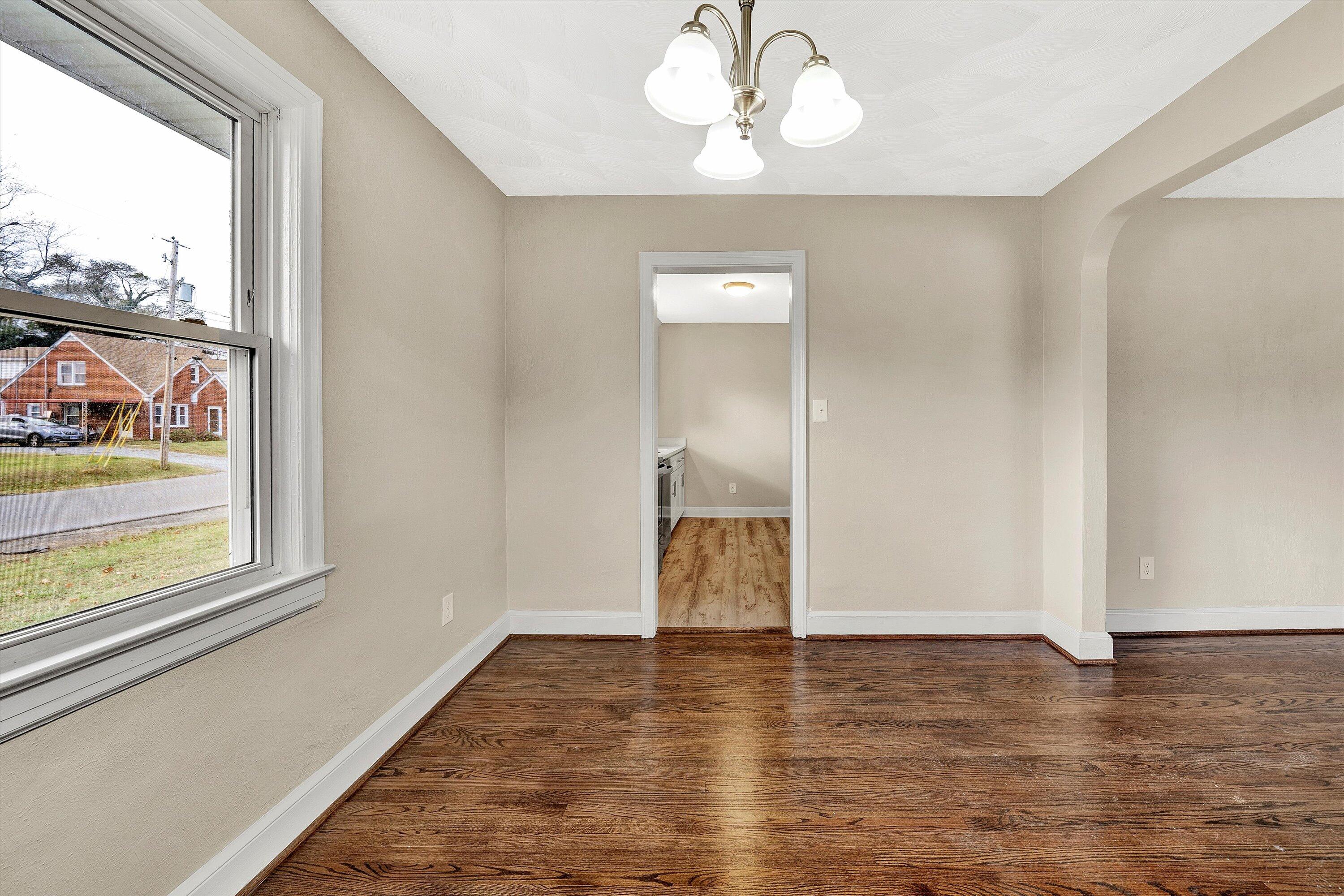 402 Fugate Road Northeast Roanoke, VA 24012 - Photo 9 of 28 09-DSC00154
