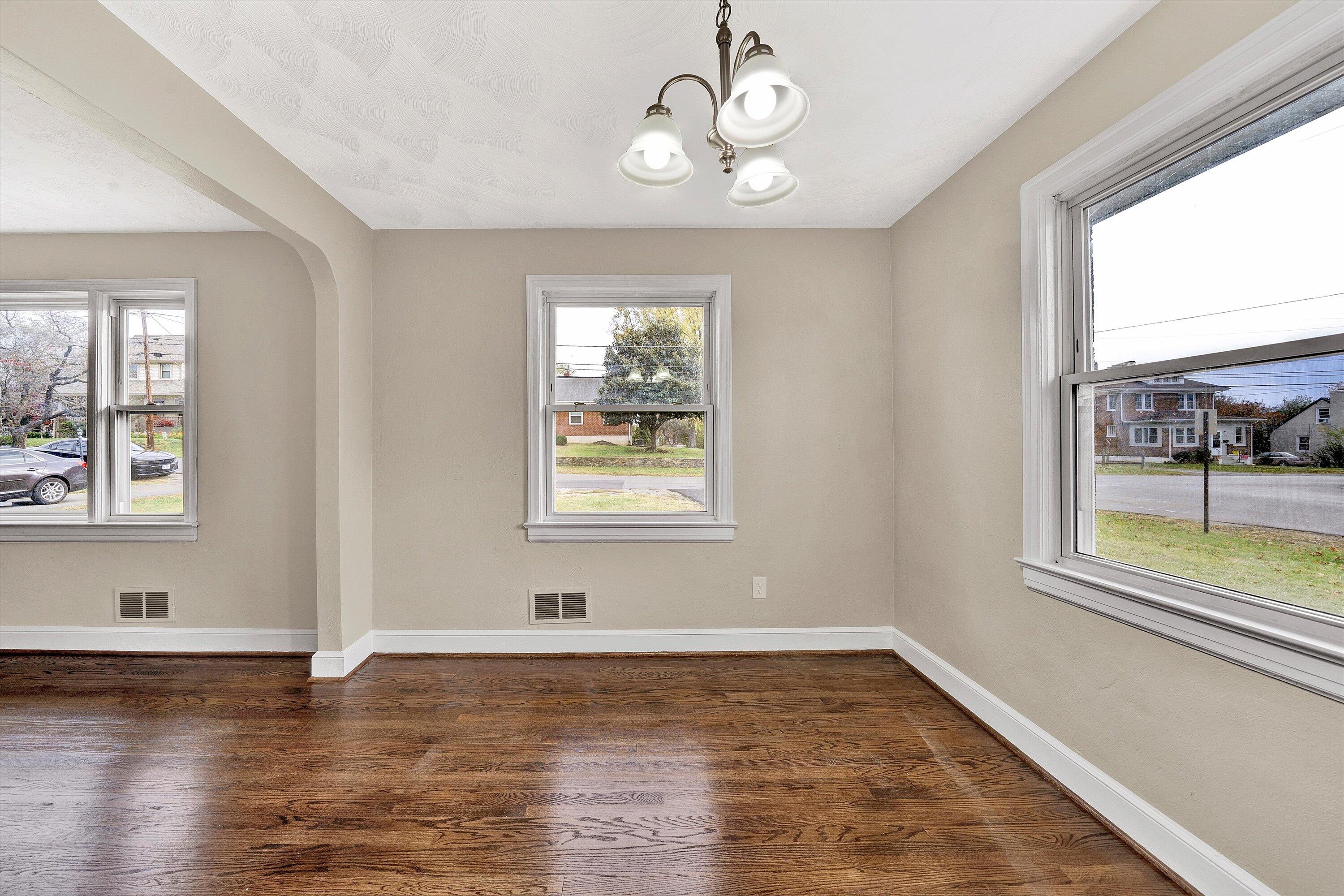402 Fugate Road Northeast Roanoke, VA 24012 - Photo 10 of 28 10-DSC00169