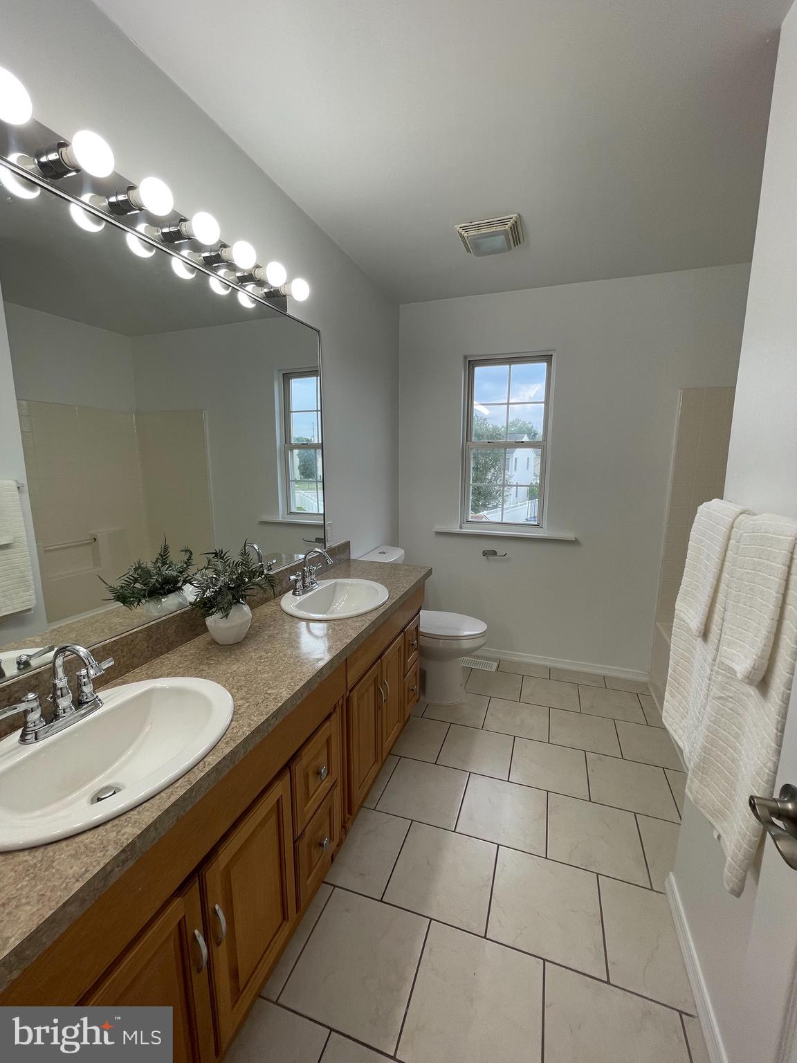 8 Mullen Drive Sicklerville, NJ 08081 - Photo 28 of 47 Main bathroom upstairs