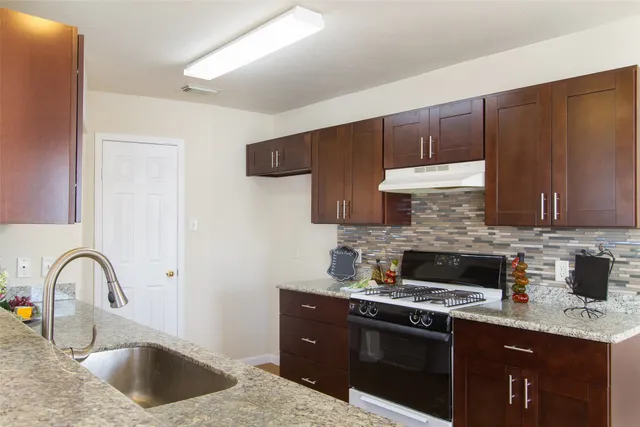 $1,900 | 14202 Ballfour Park Lane, Houston, TX 77047