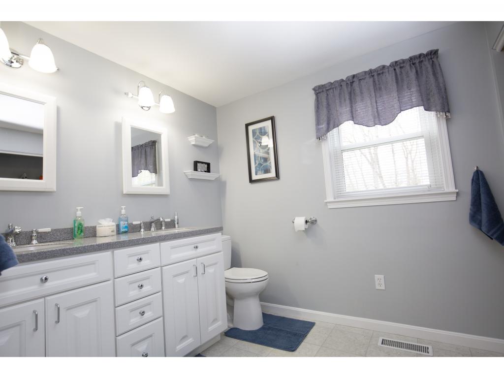 30 Greenwich Road Litchfield, NH 03052 - Photo 12 of 28