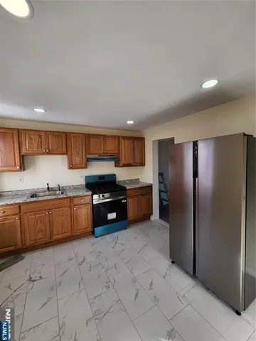 $3,400 | 254 Montgomery Street, Unit 252, Bloomfield, NJ 07003