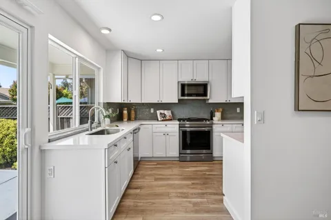 $997,000 | 309 Mountain View Drive, Healdsburg, CA 95448