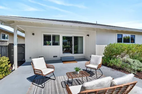 $997,000 | 309 Mountain View Drive, Healdsburg, CA 95448