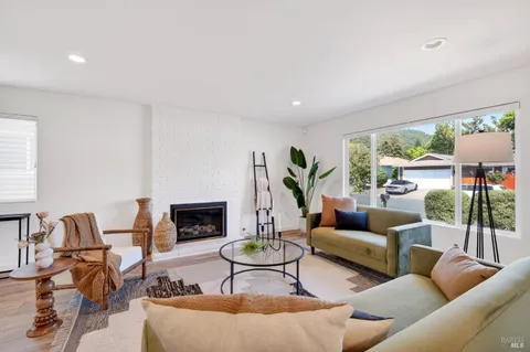 $997,000 | 309 Mountain View Drive, Healdsburg, CA 95448