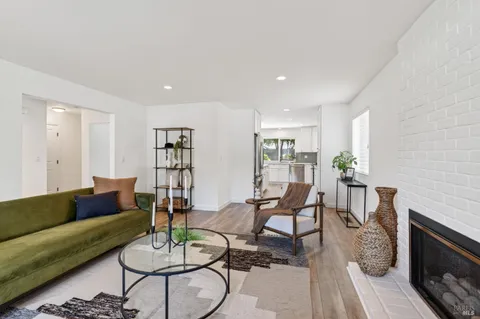 $997,000 | 309 Mountain View Drive, Healdsburg, CA 95448