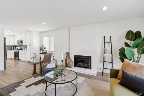 $997,000 | 309 Mountain View Drive, Healdsburg, CA 95448