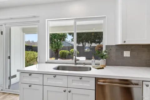$997,000 | 309 Mountain View Drive, Healdsburg, CA 95448