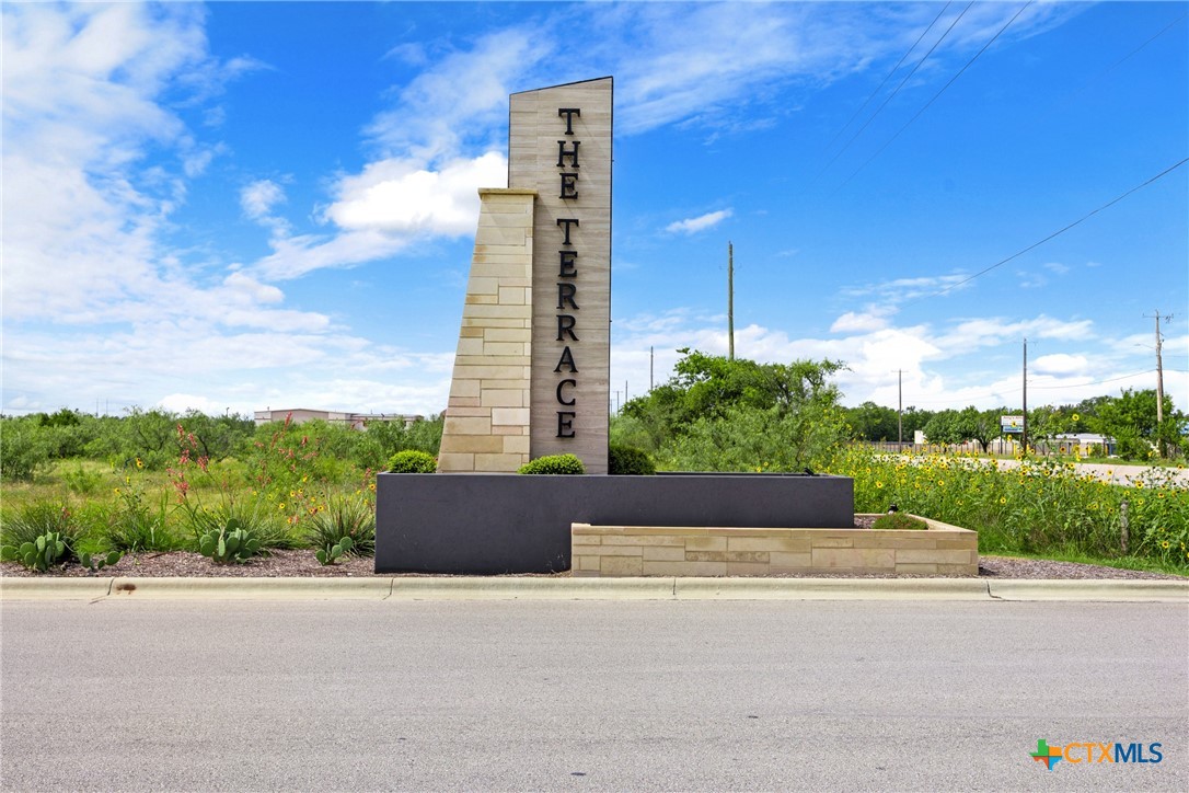 8903 Cantera Rdg Road Temple, TX 76502 - Photo 2 of 25 a house view with a garden