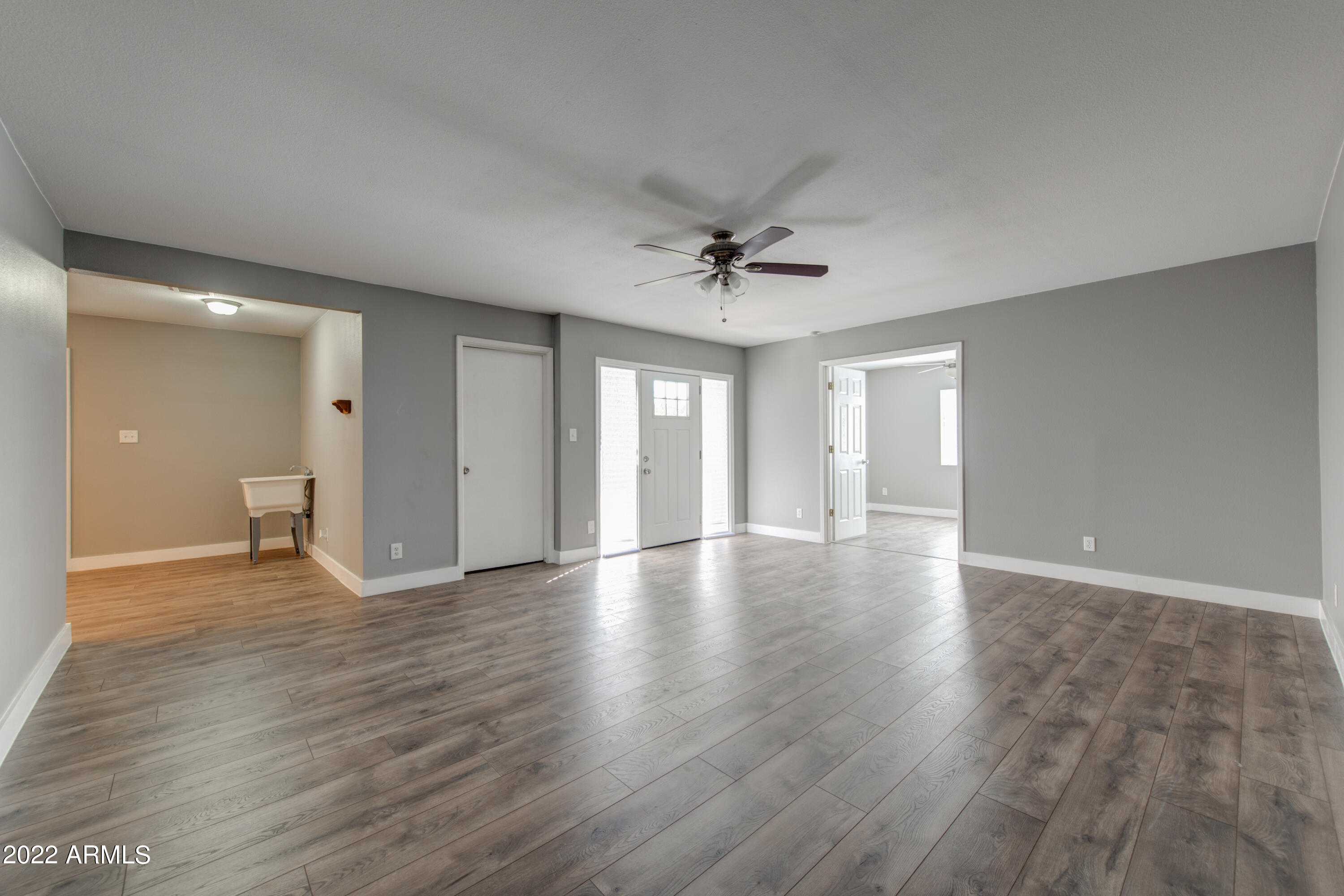 3102 East Wethersfield Road Phoenix, AZ 85032 - Photo 4 of 17 Living Area