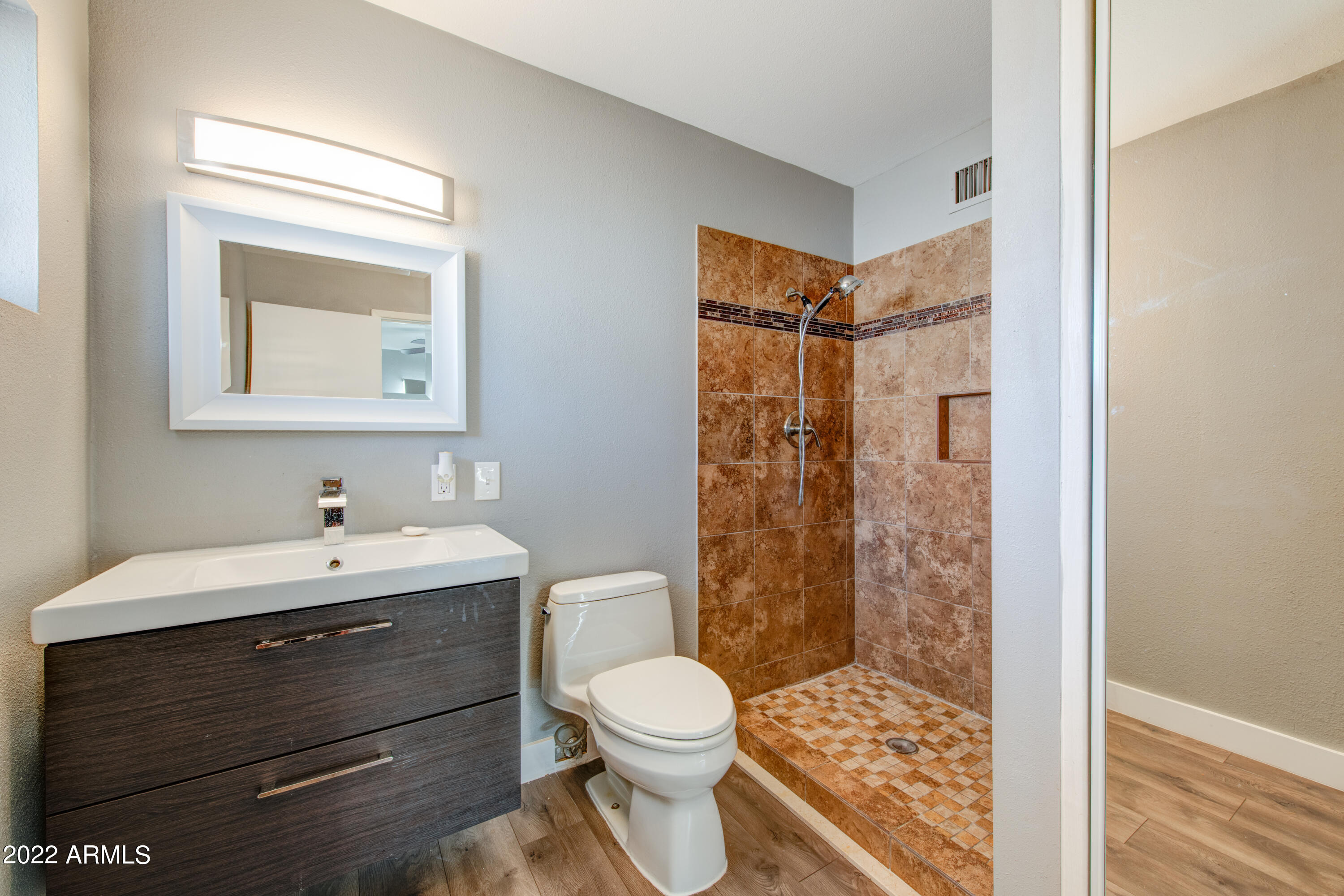 3102 East Wethersfield Road Phoenix, AZ 85032 - Photo 9 of 17 Master Bath