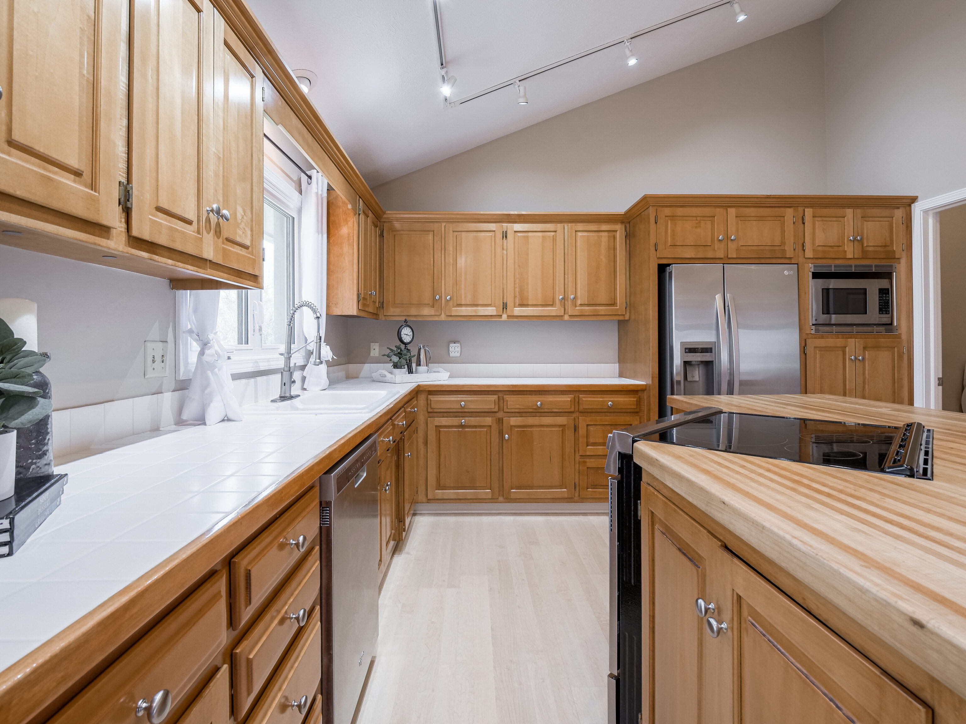 11650 Armada Court Fishers, IN 46037 - Photo 16 of 50