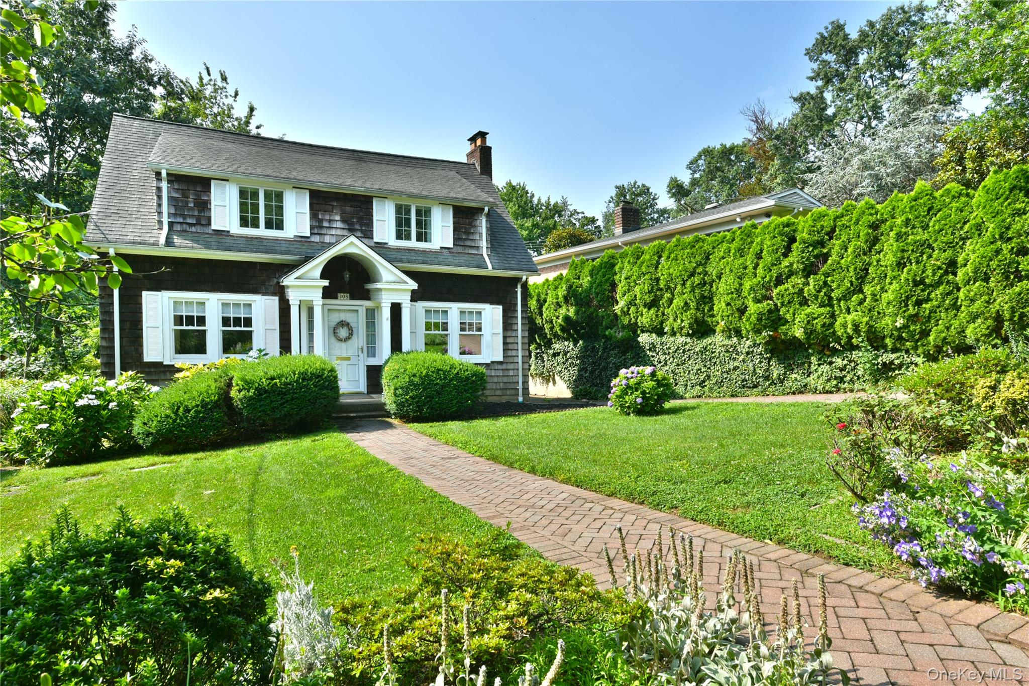 308 38th Road Queens, NY 11363 - Photo 2 of 30 Gallery Image 2