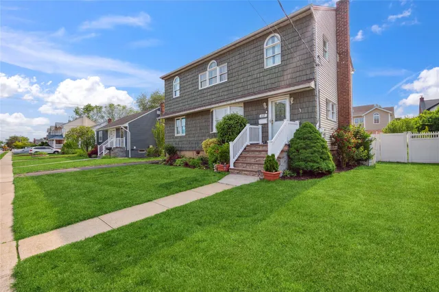 $850,000 | 117 Ocean Avenue, Massapequa Park, NY 11762