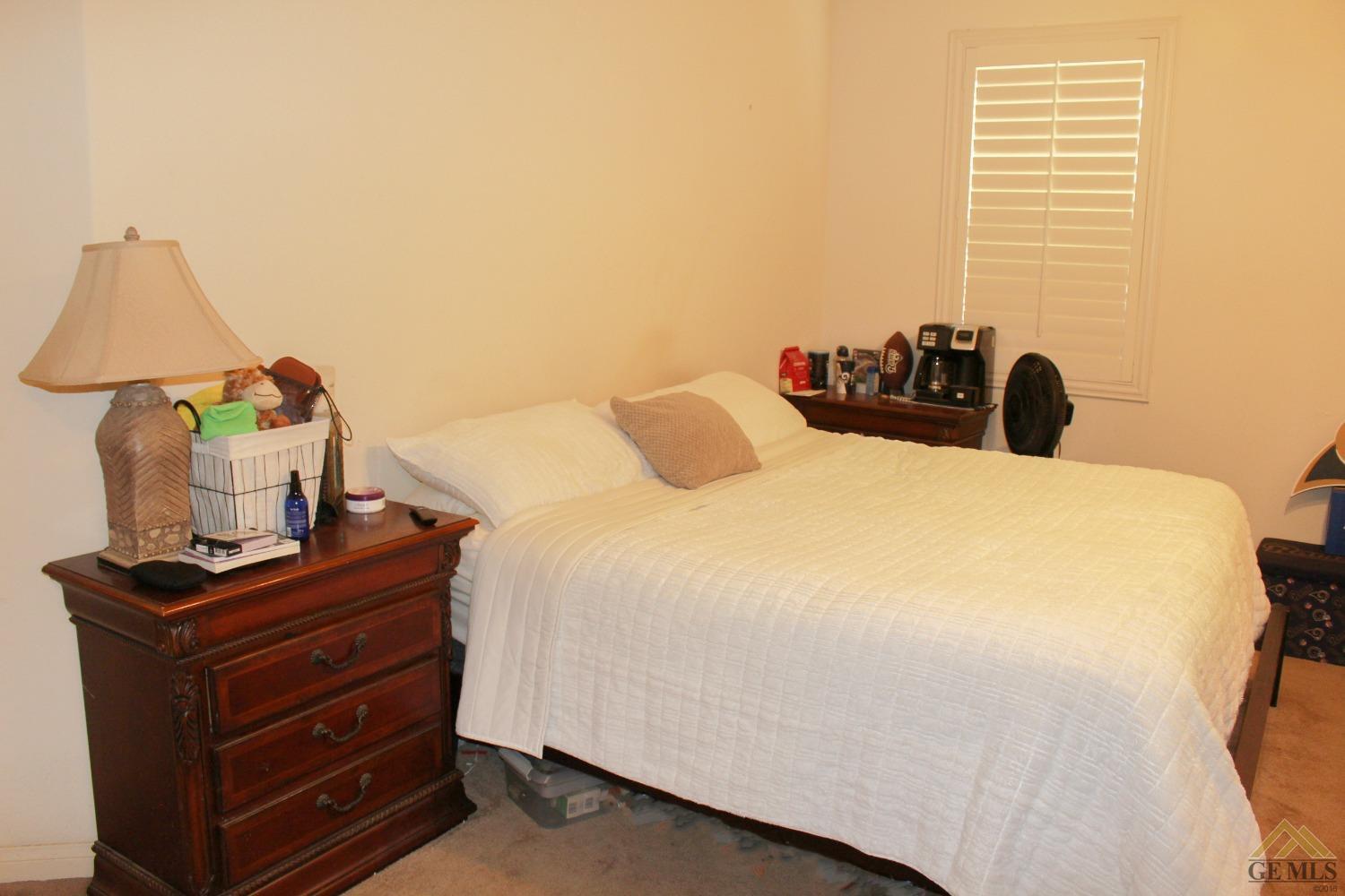 Undisclosed Address Bakersfield, CA 93311 - Photo 10 of 10 a bedroom with a bed and a desk
