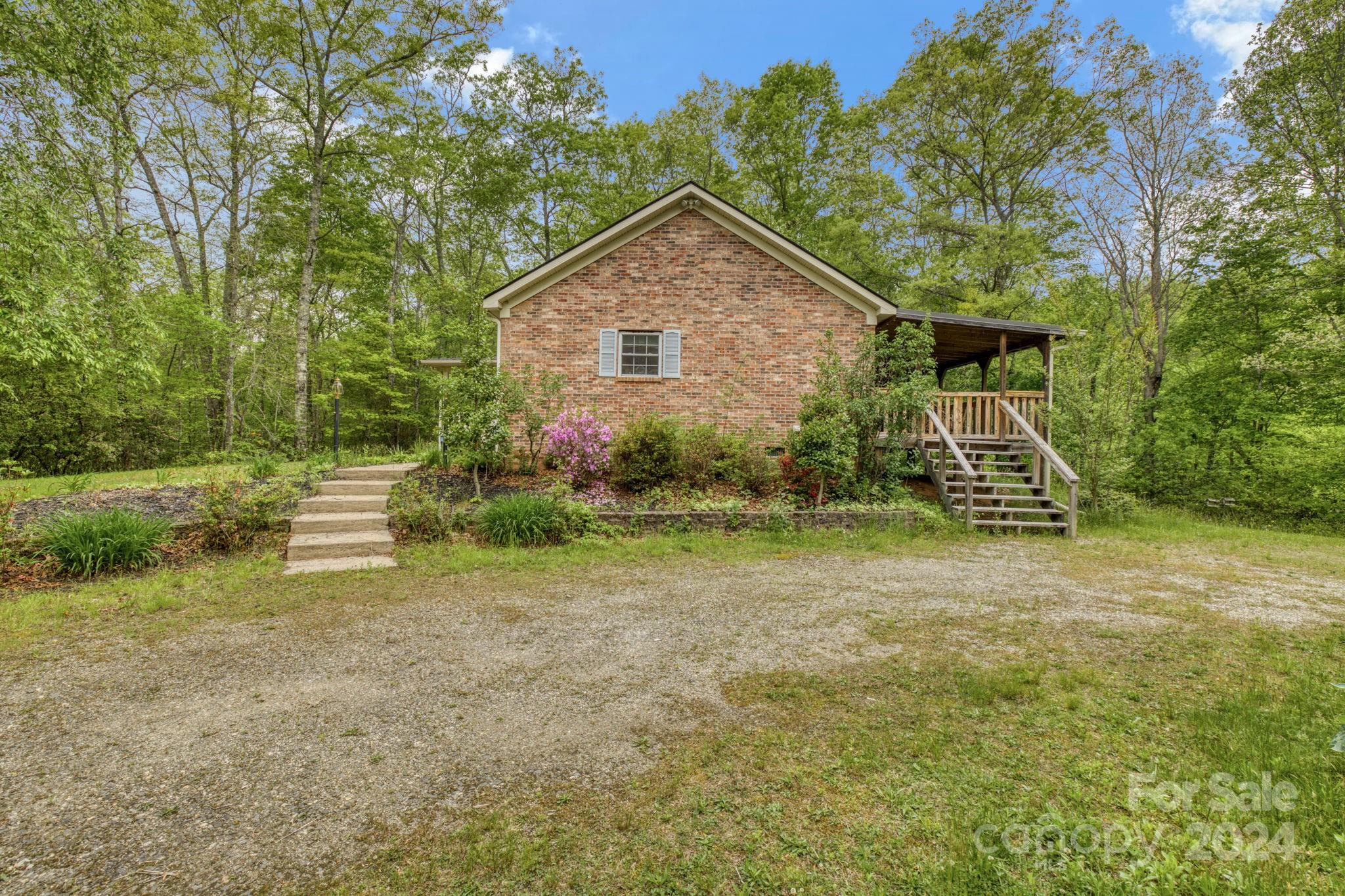 1886 Tanasee Gap Road Balsam Grove, NC 28708 - Photo 8 of 38 Gallery Image 8