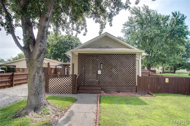 $49,500 | 525 Denby Street, Carlinville, IL 62626
