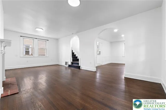 $2,985 | 409 East Washington Avenue, Bethlehem, PA 18017