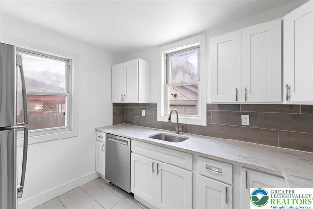 $2,985 | 409 East Washington Avenue, Bethlehem, PA 18017