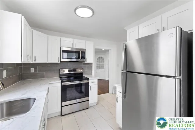 $2,985 | 409 East Washington Avenue, Bethlehem, PA 18017