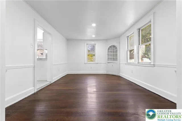 $2,985 | 409 East Washington Avenue, Bethlehem, PA 18017