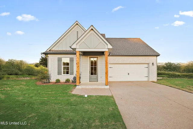 $396,900 | 928 Coahoma Court, Nesbit, MS 38651