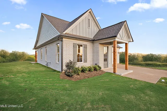 $396,900 | 928 Coahoma Court, Nesbit, MS 38651