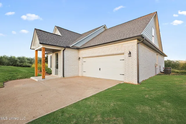 $396,900 | 928 Coahoma Court, Nesbit, MS 38651