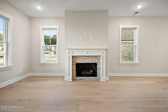 $396,900 | 928 Coahoma Court, Nesbit, MS 38651