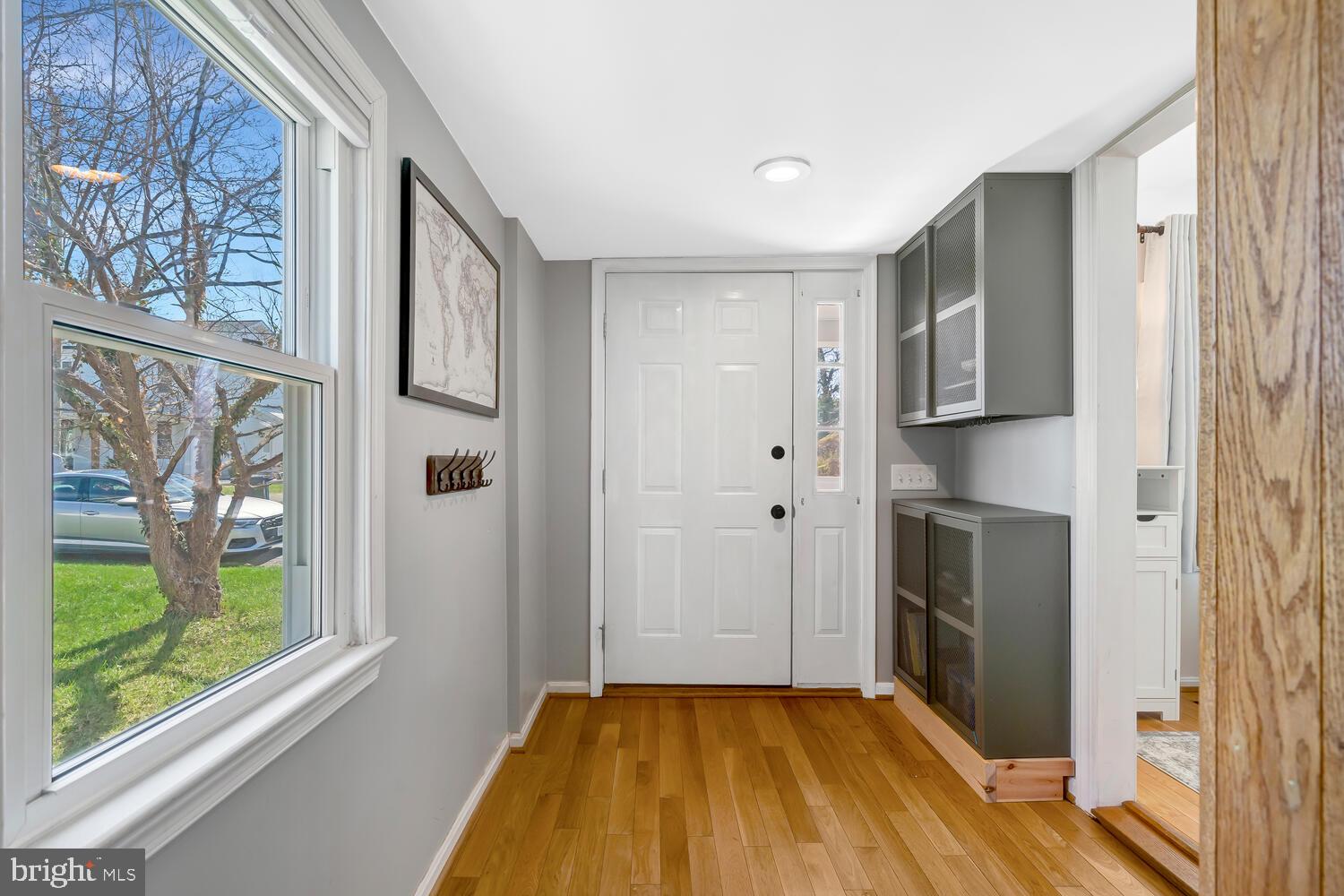 341 East G Street Purcellville, VA 20132 - Photo 14 of 68 Foyer