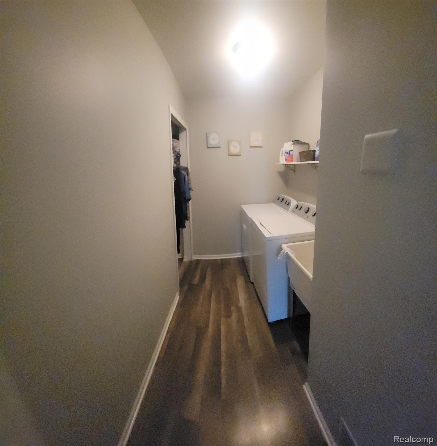 45991 Rhodes Drive Macomb, MI 48044 - Photo 11 of 18 Laundry