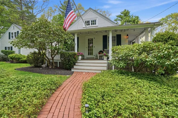 $1,425,000 | 227 R Main Street, Hingham, MA 02043
