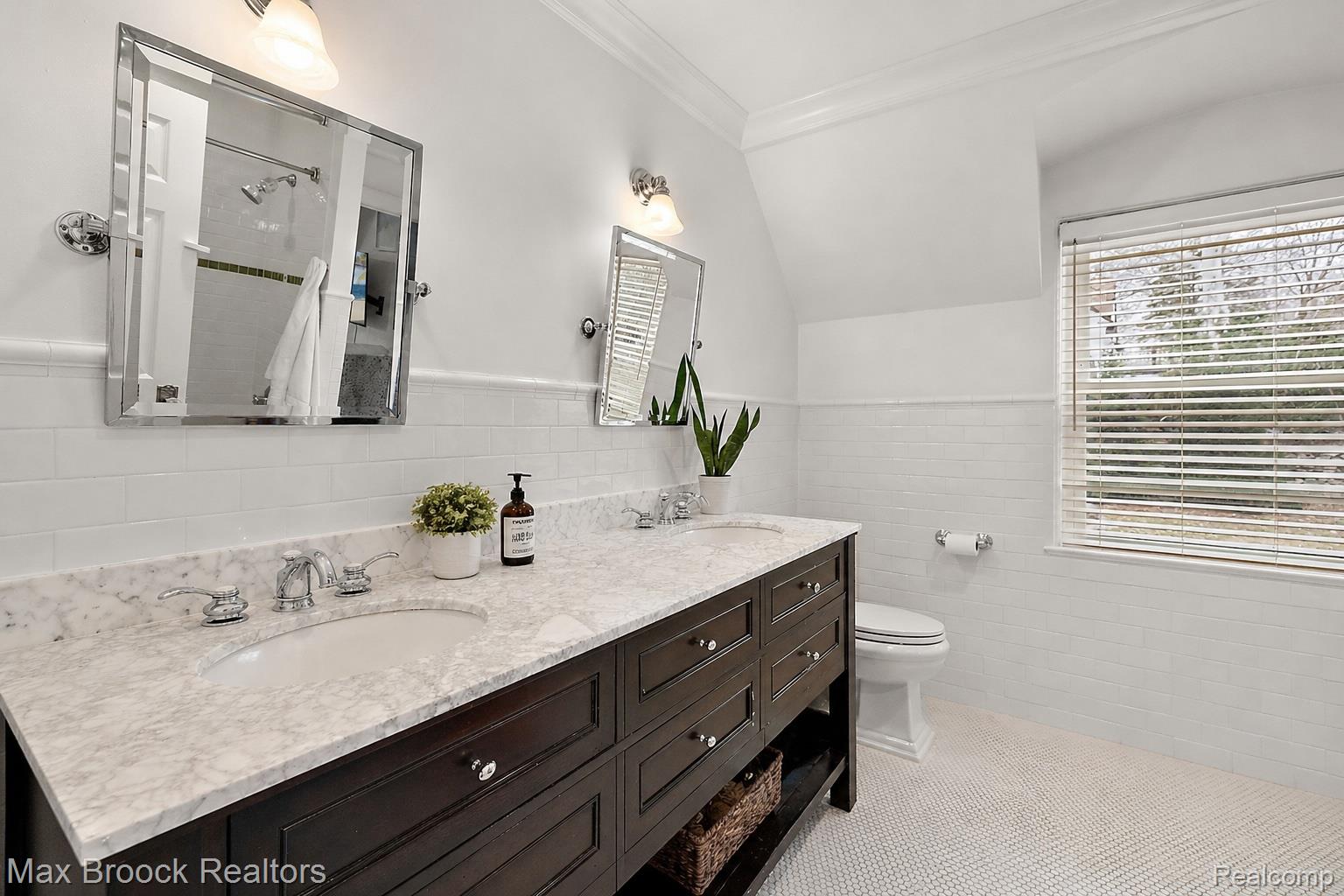 1583 Clarendon Road Bloomfield Hills, MI 48302 - Photo 49 of 73 img6.jpeg
