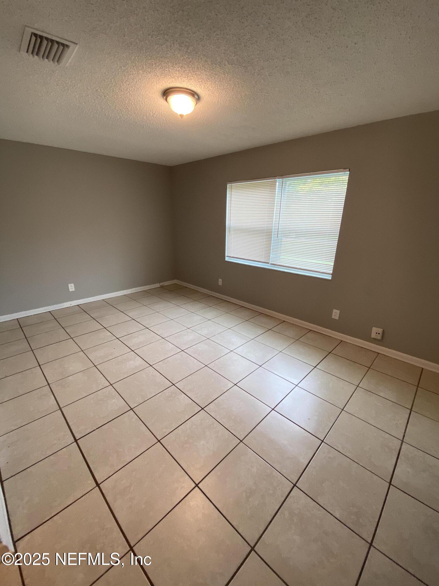 9443 Sibbald Road Jacksonville, FL 32208 - Photo 5 of 17 IMG_5625