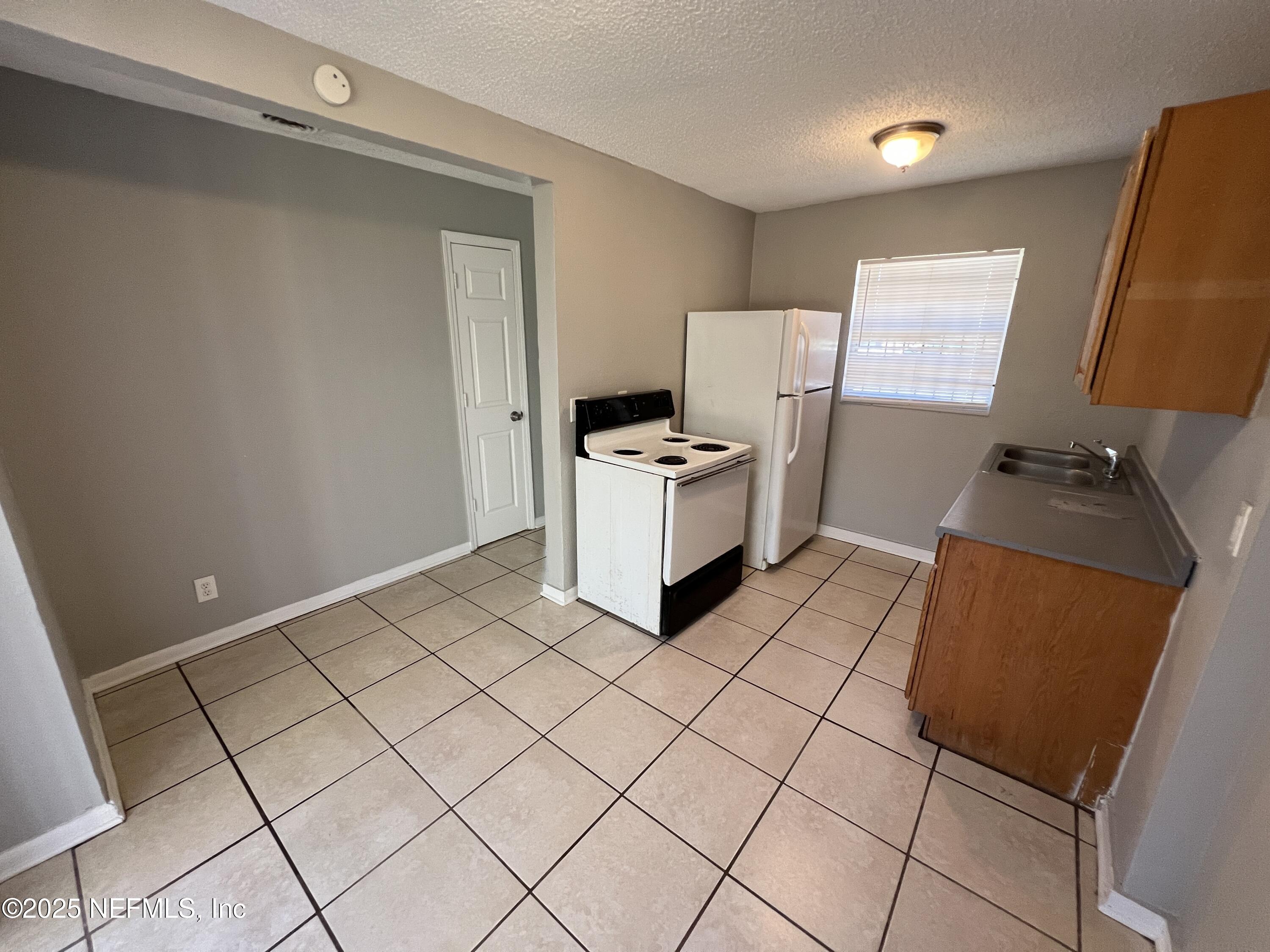 9443 Sibbald Road Jacksonville, FL 32208 - Photo 7 of 17 IMG_9853