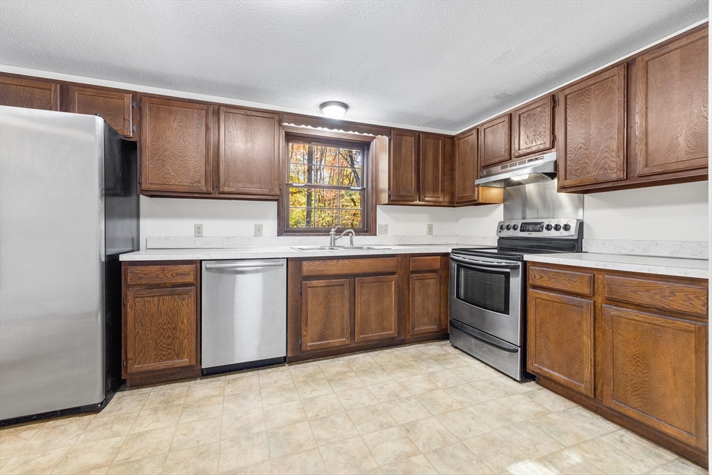 230 Irondequoit Road Franklin, MA 02038 - Photo 8 of 36 a kitchen with a sink stove and refrigerator