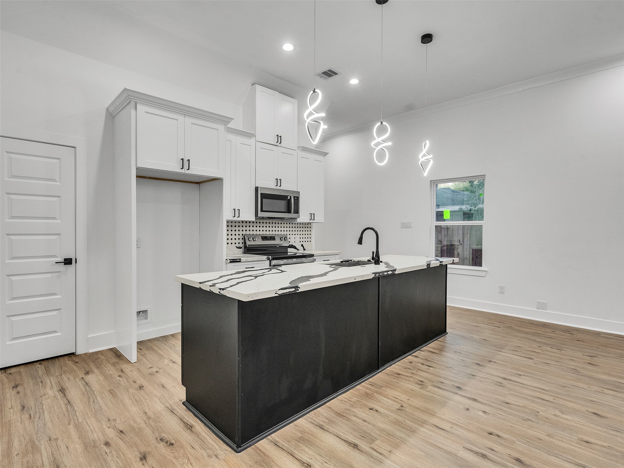 7358 Guadalcanal Road, Unit B Houston, TX 77033 - Photo 10 of 35