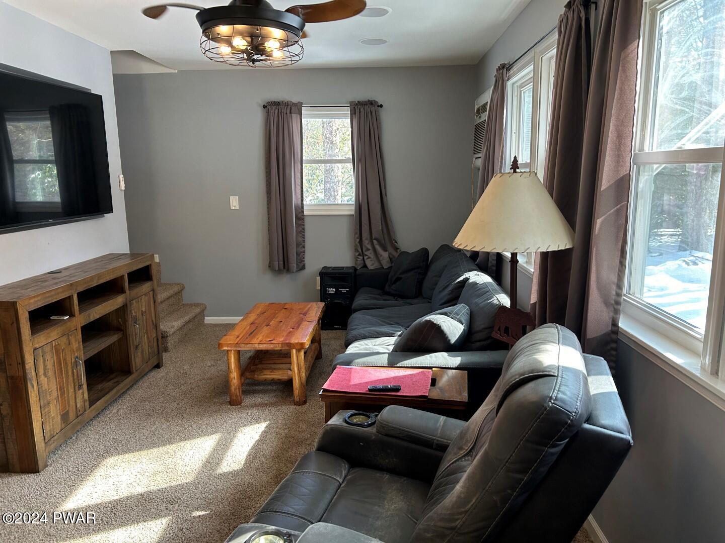 104 Steiner Road Tafton, PA 18464 - Photo 5 of 37 10-Living (Large)