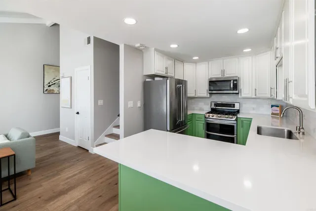 $1,325,000 | 811 Highland Drive, Solana Beach, CA 92075