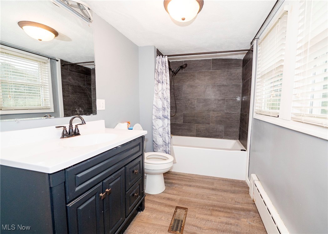 1549 Ridge Road Northeast New Philadelphia, OH 44663 - Photo 41 of 46 View of full bath on upper level