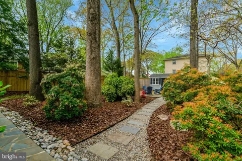 $999,000 | 3911 Locust Lane, Alexandria, VA 22310