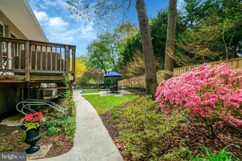 $999,000 | 3911 Locust Lane, Alexandria, VA 22310