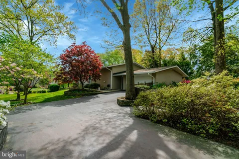 $999,000 | 3911 Locust Lane, Alexandria, VA 22310