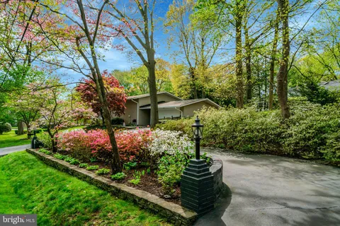 $999,000 | 3911 Locust Lane, Alexandria, VA 22310