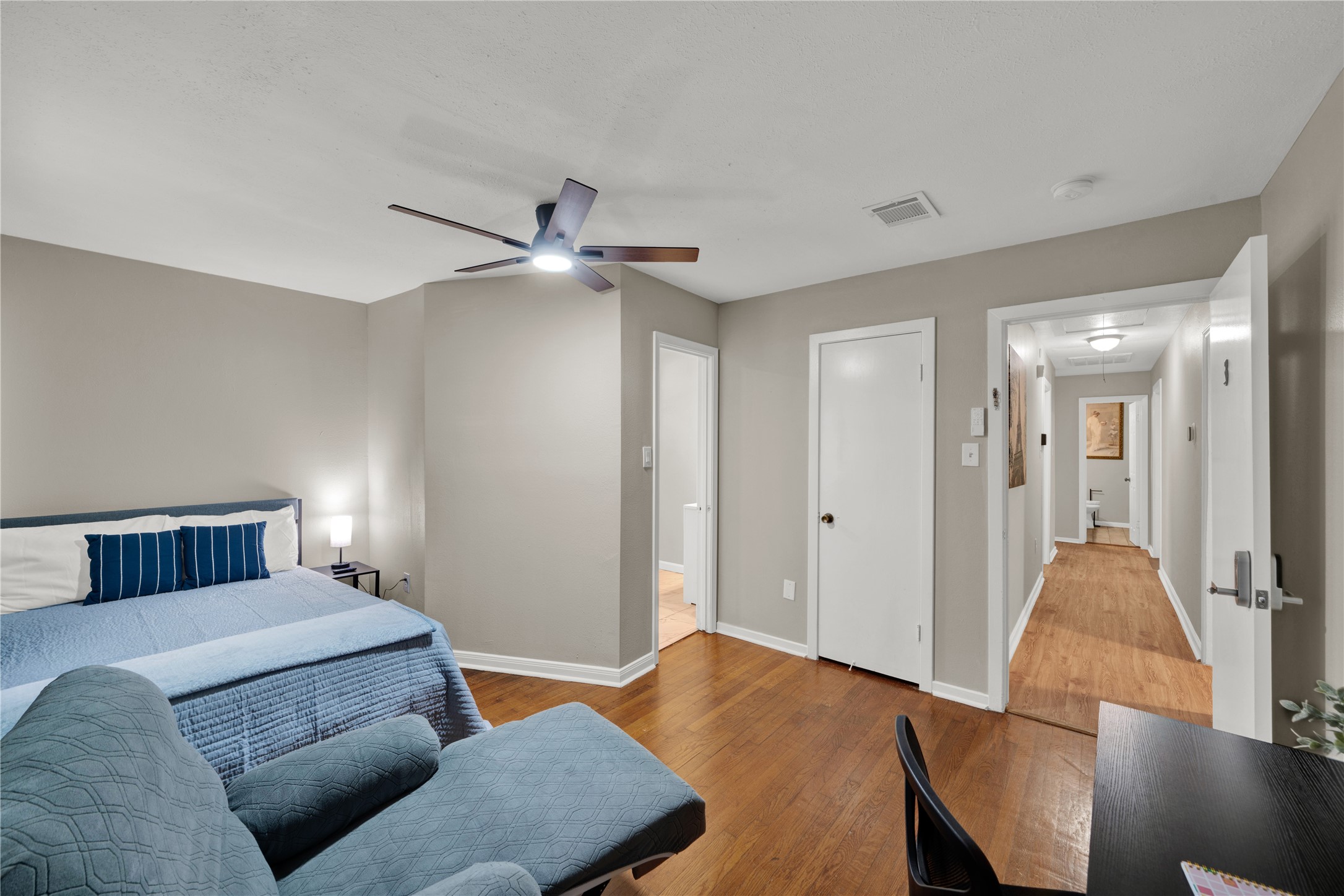 5818 Schevers Street Houston, TX 77033 - Photo 4 of 10