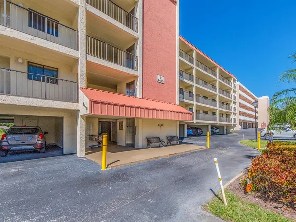$189,900 | 9490 Harbor Greens Way, Unit 305, Seminole, FL 33776